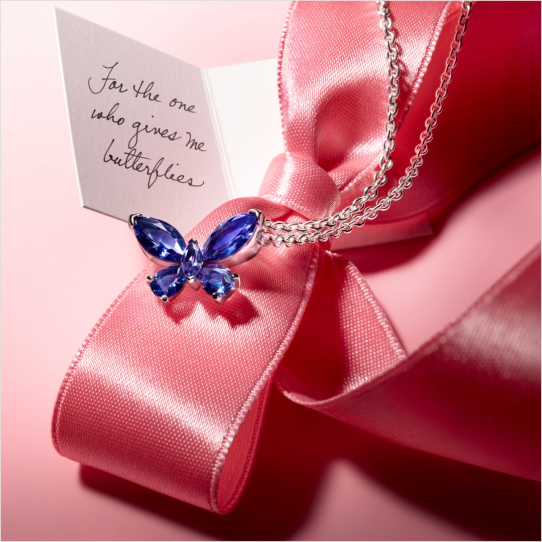 Pandora Campaign 196 A little flutter. A lot of shine. EN Image Set 1 1080x1080